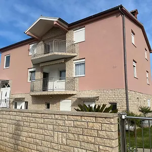 Apartment Ban, Galižana